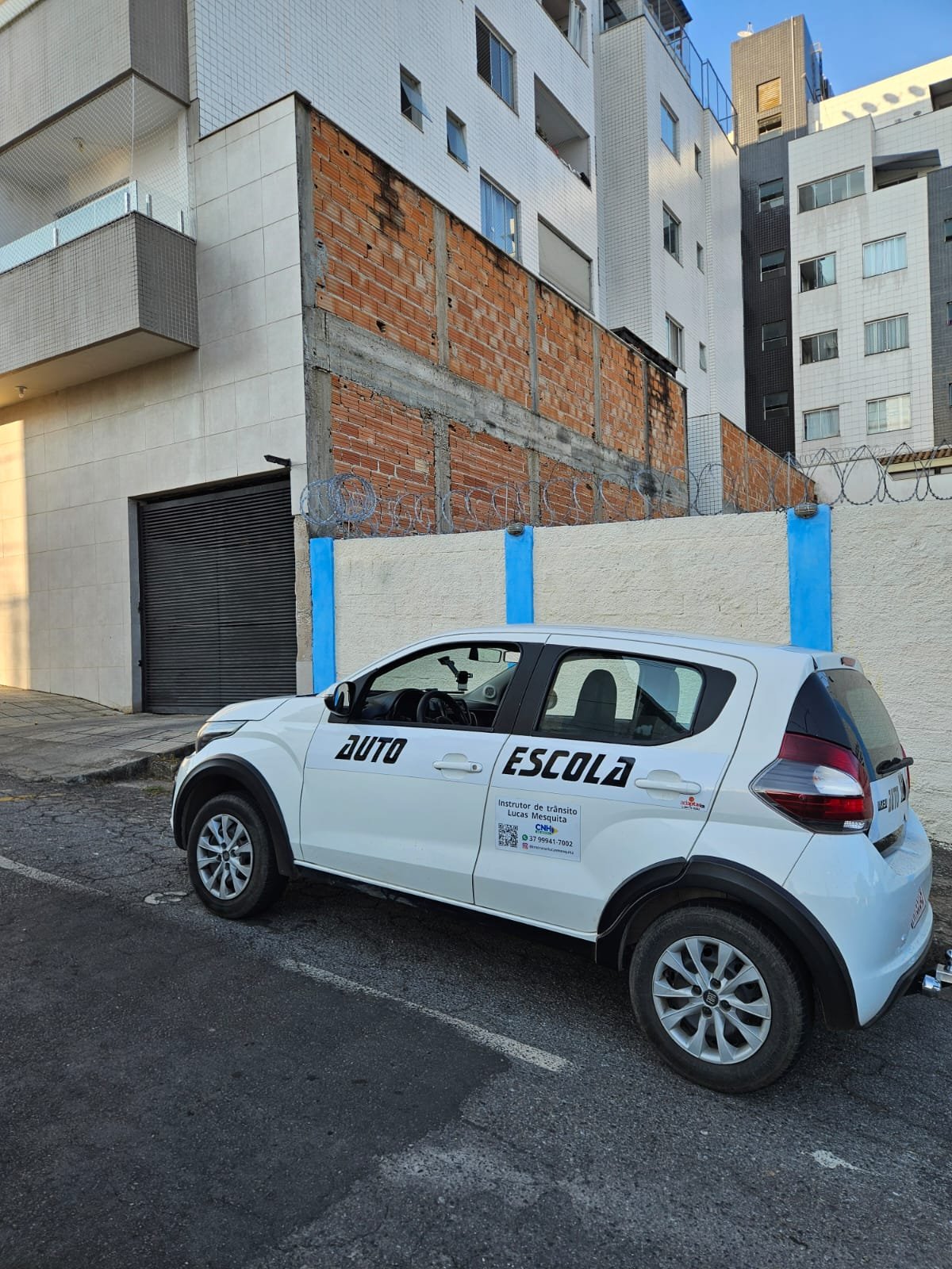 Fiat Mobi de aula, carro manual da autoescola